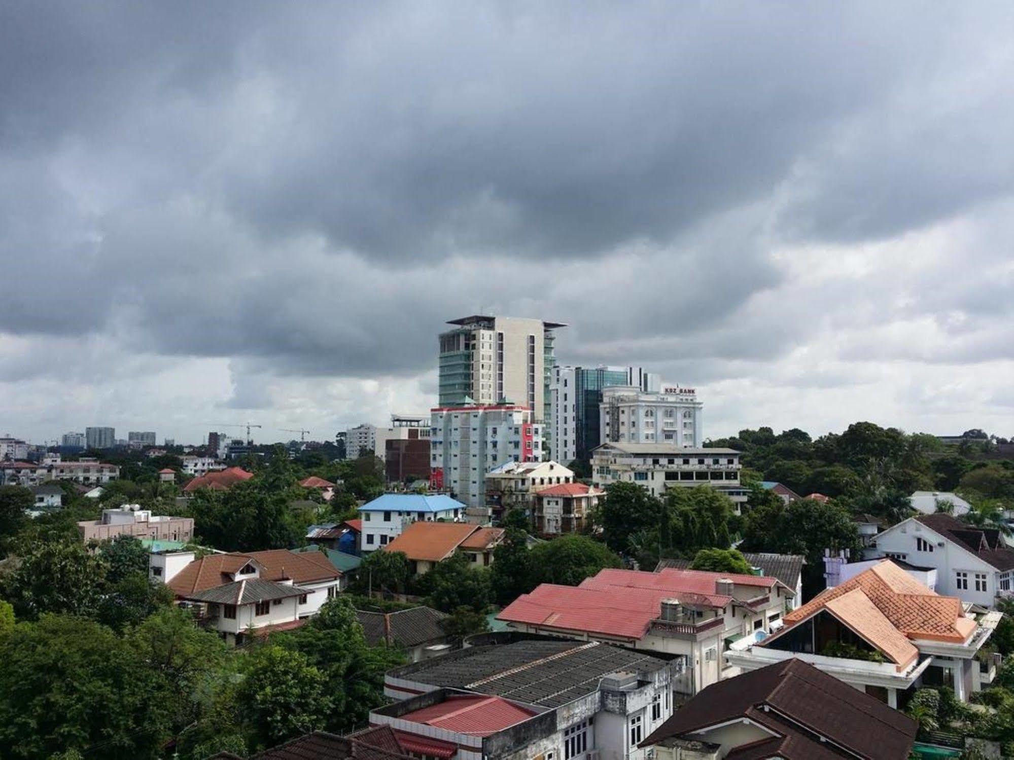 T Venus Vandrarhem Yangon Exteriör bild